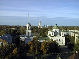 Кашин. Панорама города. На переднем плане - Вознесенский собор, на заднем - Воскресенский. Фото В.Салова.