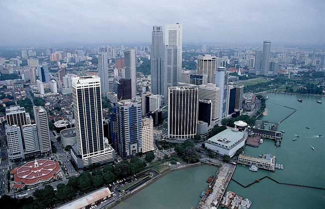 СИНГАПУР – крупнейший порт Юго-Восточной Азии.